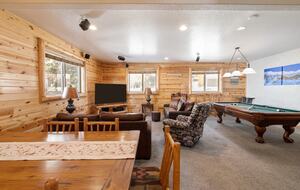 Cozy Big Bear Escape with Hot Tub & Game Room - Big Bear Lake, California