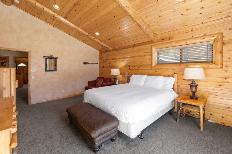 Cozy Big Bear Escape with Hot Tub & Game Room - Big Bear Lake, California