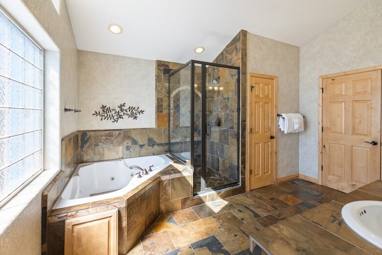 Cozy Big Bear Escape with Hot Tub & Game Room - Big Bear Lake, California