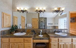 Cozy Big Bear Escape with Hot Tub & Game Room - Big Bear Lake, California