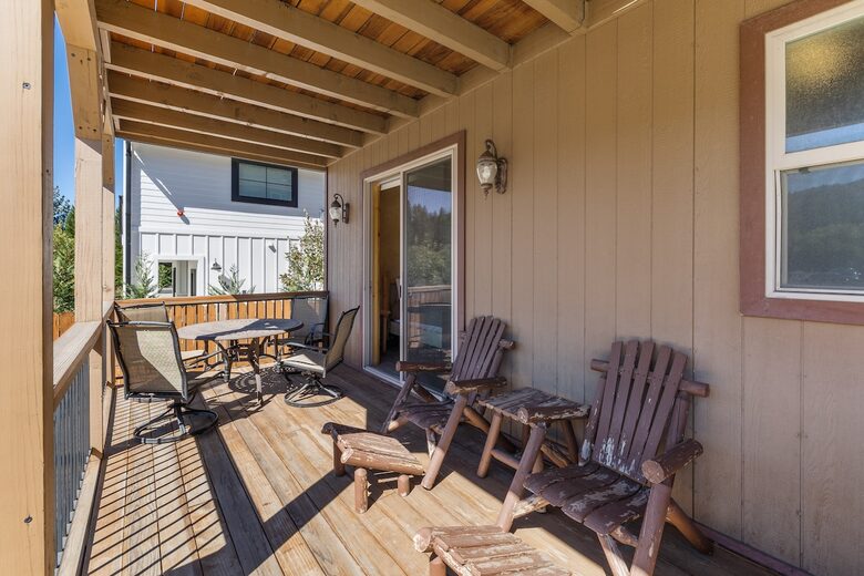 Cozy Big Bear Escape with Hot Tub & Game Room - Big Bear Lake, California