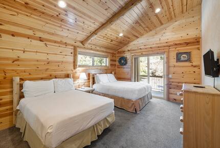 Cozy Big Bear Escape with Hot Tub & Game Room - Big Bear Lake, California