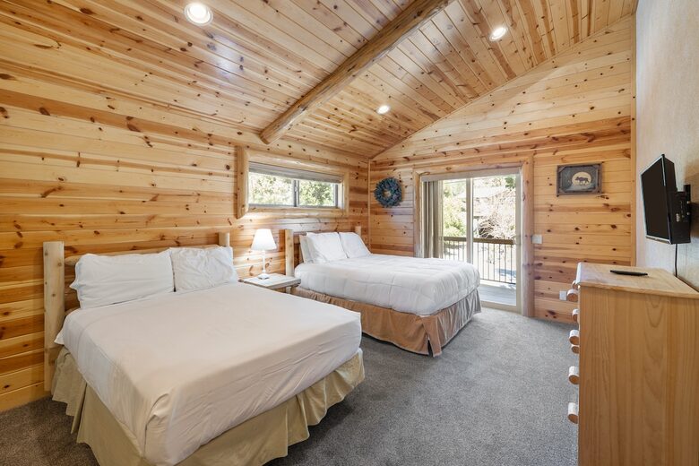 Cozy Big Bear Escape with Hot Tub & Game Room - Big Bear Lake, California
