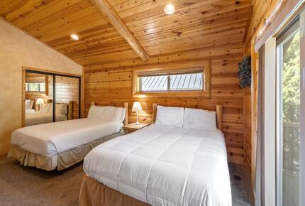 Cozy Big Bear Escape with Hot Tub & Game Room - Big Bear Lake, California