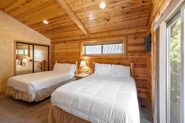 Cozy Big Bear Escape with Hot Tub & Game Room - Big Bear Lake, California