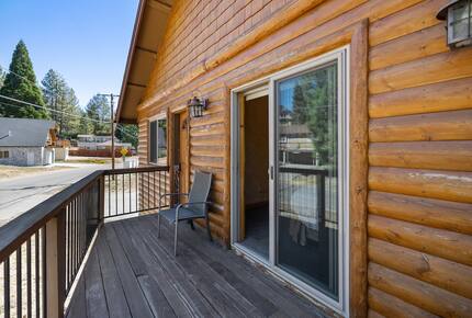 Cozy Big Bear Escape with Hot Tub & Game Room - Big Bear Lake, California