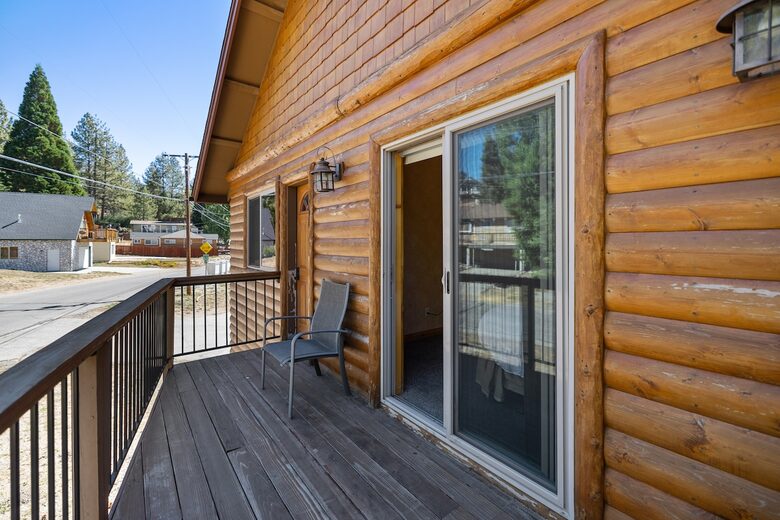 Cozy Big Bear Escape with Hot Tub & Game Room - Big Bear Lake, California