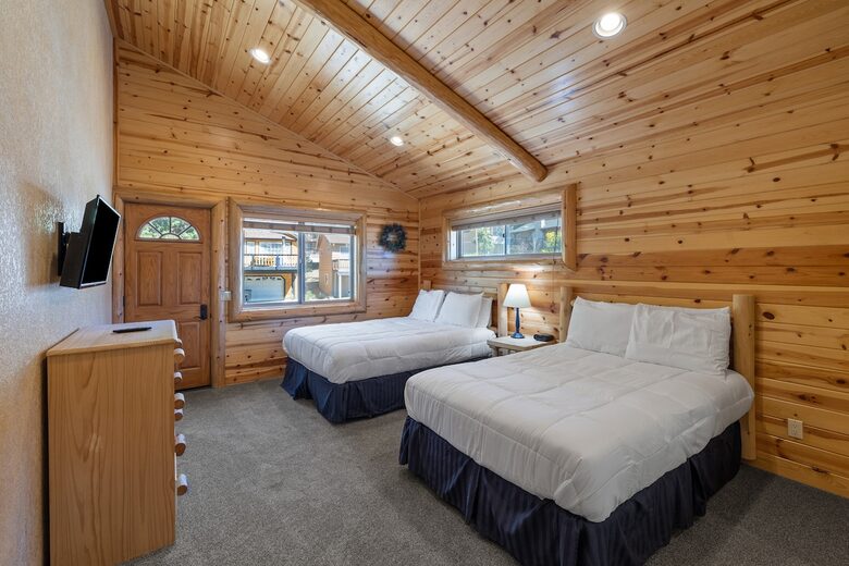 Cozy Big Bear Escape with Hot Tub & Game Room - Big Bear Lake, California
