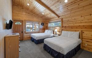 Cozy Big Bear Escape with Hot Tub & Game Room - Big Bear Lake, California