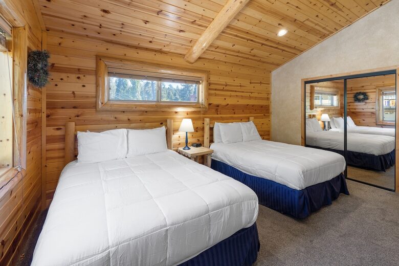 Cozy Big Bear Escape with Hot Tub & Game Room - Big Bear Lake, California