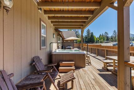 Cozy Big Bear Escape with Hot Tub & Game Room - Big Bear Lake, California
