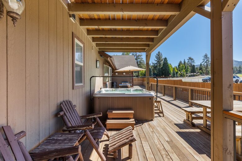 Cozy Big Bear Escape with Hot Tub & Game Room - Big Bear Lake, California