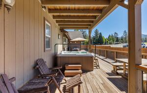 Cozy Big Bear Escape with Hot Tub & Game Room - Big Bear Lake, California