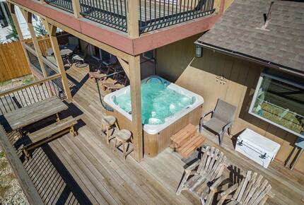 Cozy Big Bear Escape with Hot Tub & Game Room - Big Bear Lake, California