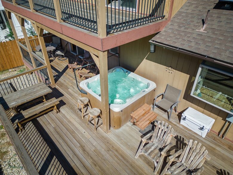 Cozy Big Bear Escape with Hot Tub & Game Room - Big Bear Lake, California
