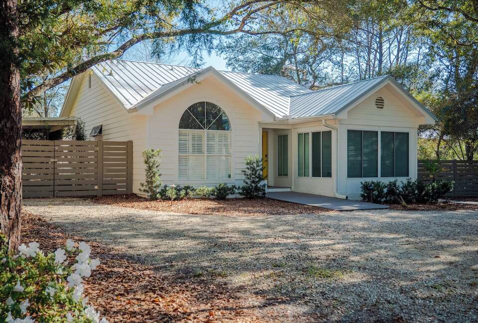Walkable Charming Coastal Retreat in Santa Rosa - Santa Rosa Beach, Florida