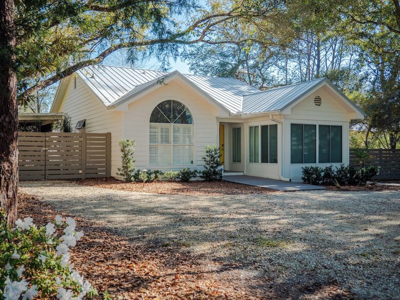 Walkable Charming Coastal Retreat in Santa Rosa - Santa Rosa Beach, Florida