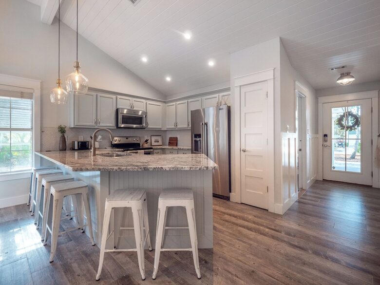 Walkable Charming Coastal Retreat in Santa Rosa - Santa Rosa Beach, Florida