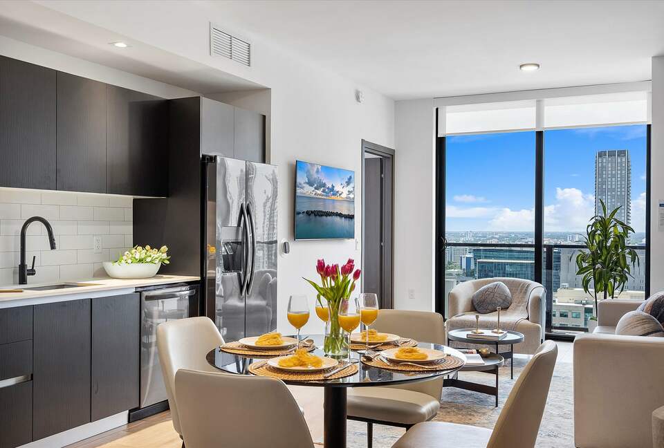 Stylish Miami Apartment with Resort Amenities & Bay Views - Miami, Florida