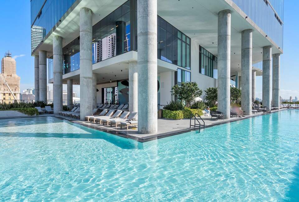 Stylish Miami Apartment with Resort Amenities & Bay Views - Miami, Florida