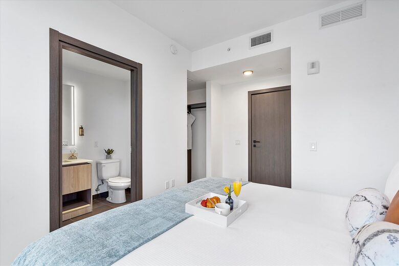 Stylish Miami Apartment with Resort Amenities & Bay Views - Miami, Florida