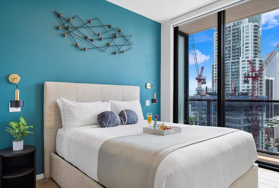 Stylish Miami Apartment with Resort Amenities & Bay Views - Miami, Florida