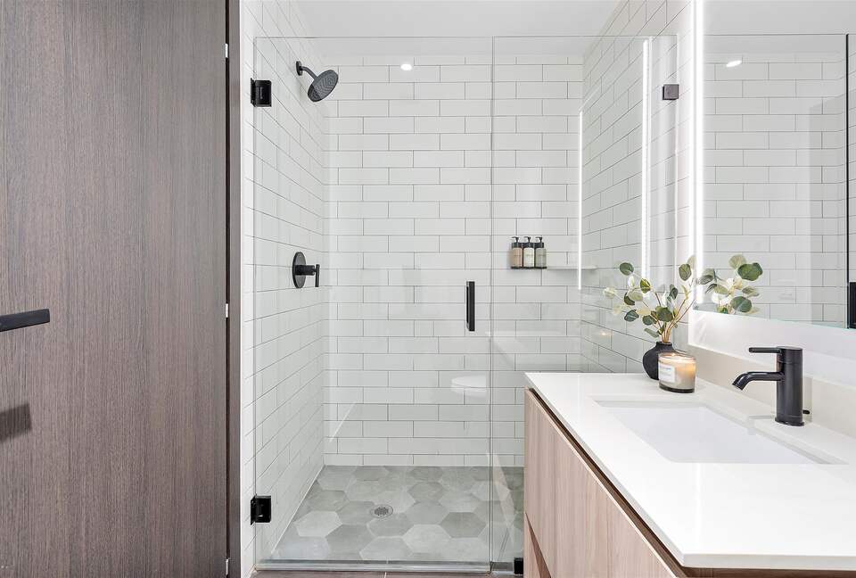 Stylish Miami Apartment with Resort Amenities & Bay Views - Miami, Florida