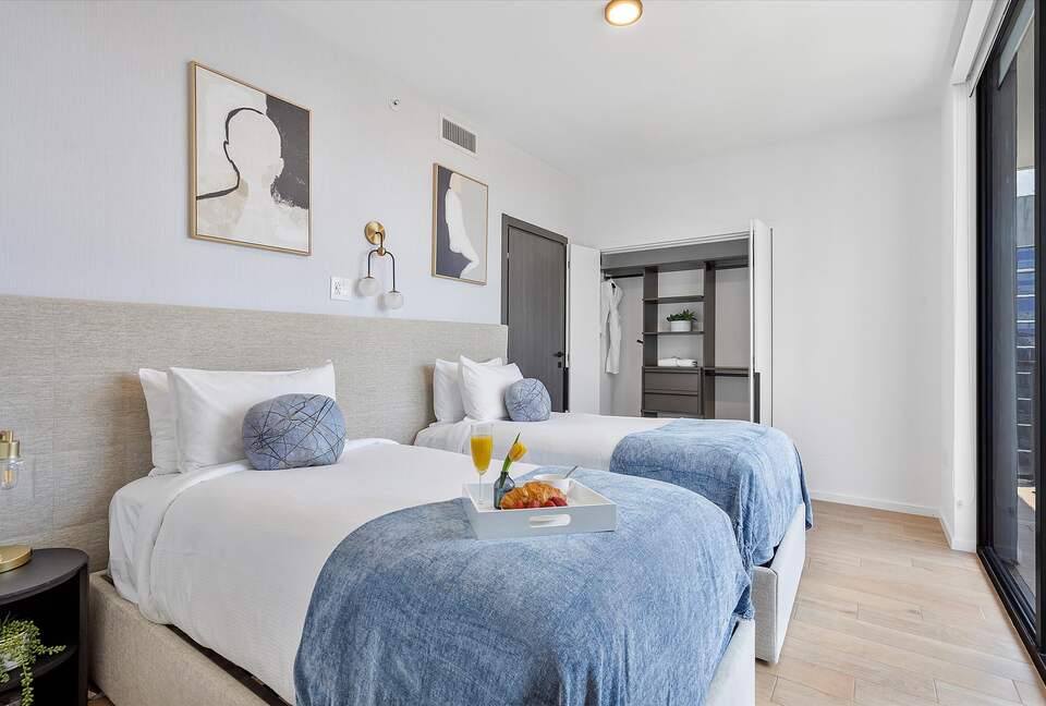 Stylish Miami Apartment with Resort Amenities & Bay Views - Miami, Florida