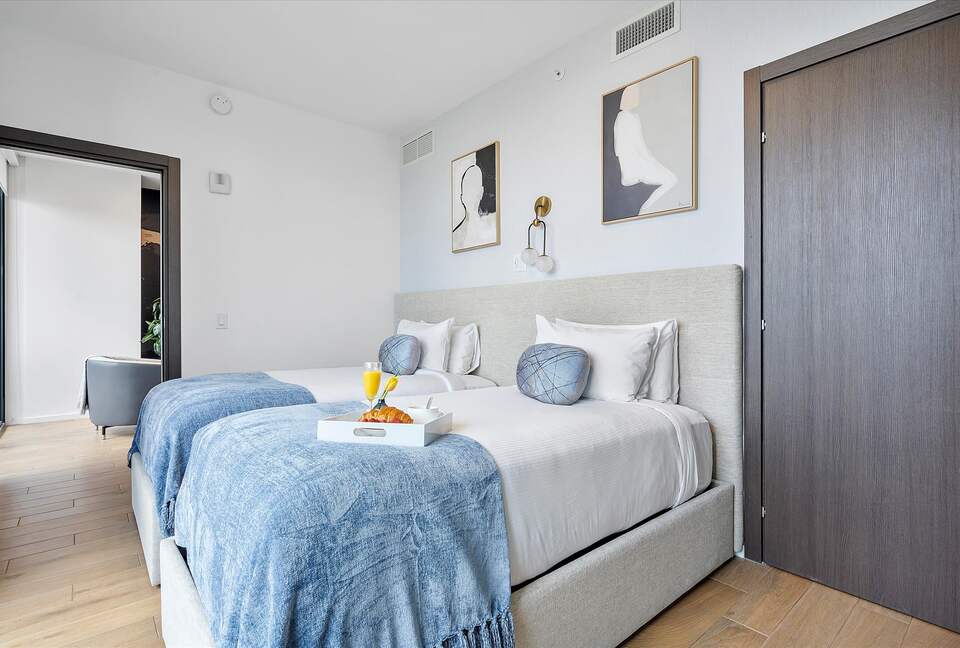 Stylish Miami Apartment with Resort Amenities & Bay Views - Miami, Florida