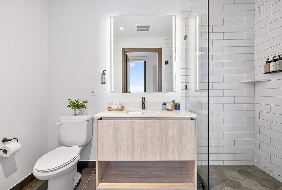 Stylish Miami Apartment with Resort Amenities & Bay Views - Miami, Florida