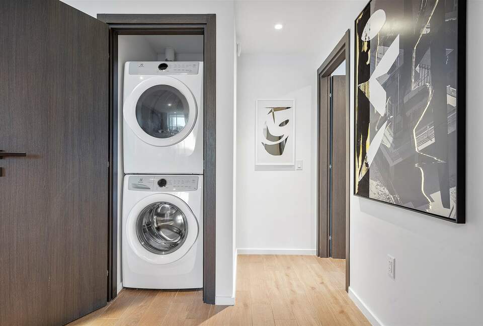 Stylish Miami Apartment with Resort Amenities & Bay Views - Miami, Florida