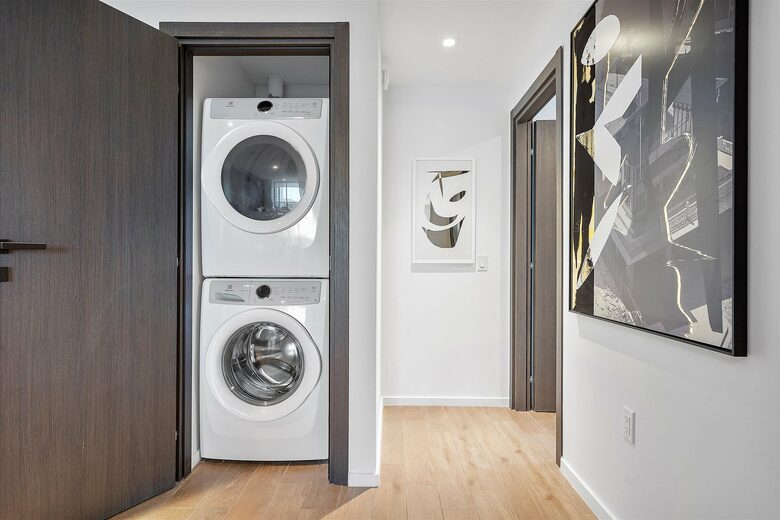 Stylish Miami Apartment with Resort Amenities & Bay Views - Miami, Florida