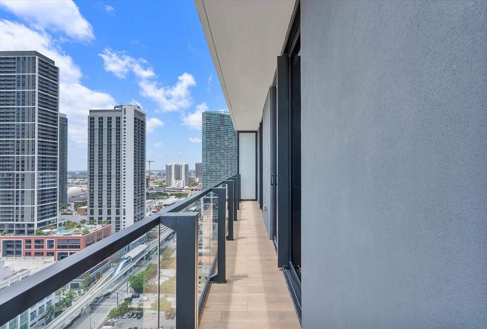 Stylish Miami Apartment with Resort Amenities & Bay Views - Miami, Florida