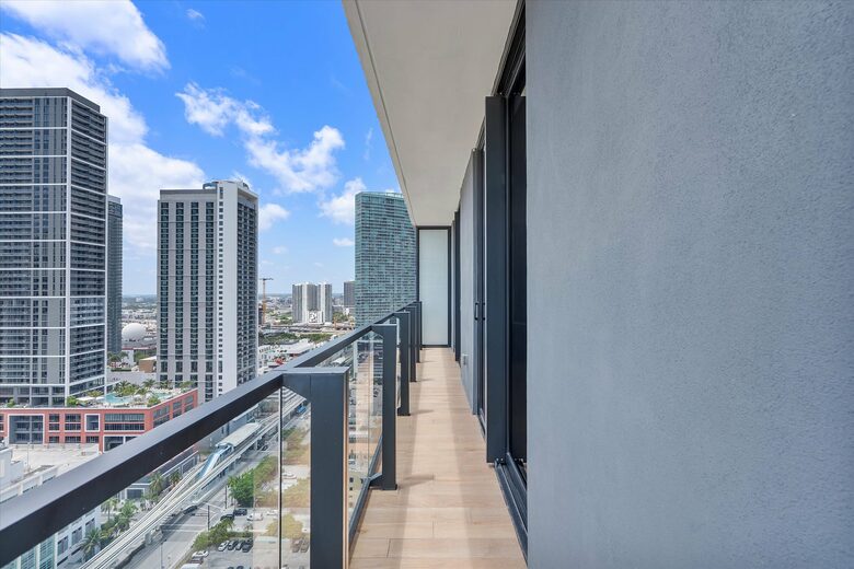 Stylish Miami Apartment with Resort Amenities & Bay Views - Miami, Florida