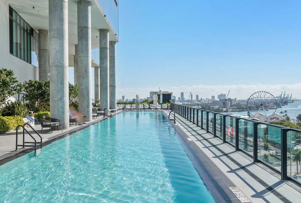 Stylish Miami Apartment with Resort Amenities & Bay Views - Miami, Florida