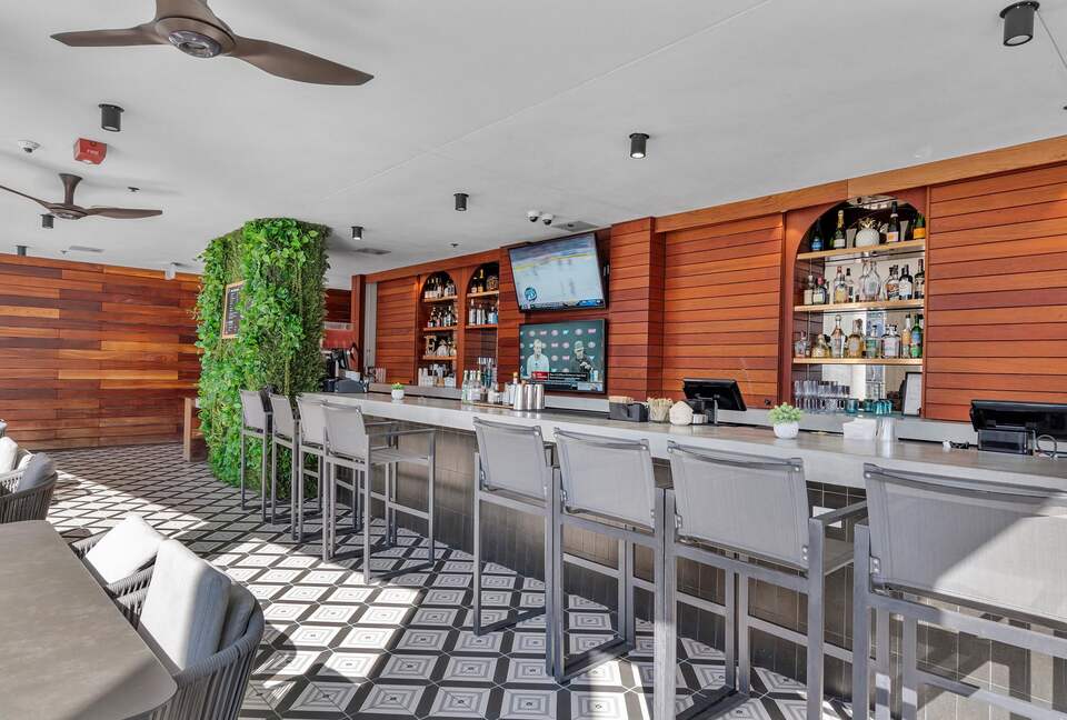 Stylish Miami Apartment with Resort Amenities & Bay Views - Miami, Florida