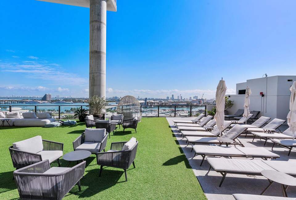 Stylish Miami Apartment with Resort Amenities & Bay Views - Miami, Florida