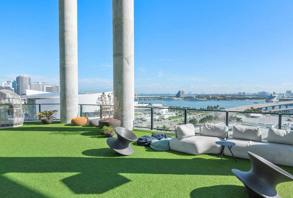 Stylish Miami Apartment with Resort Amenities & Bay Views - Miami, Florida