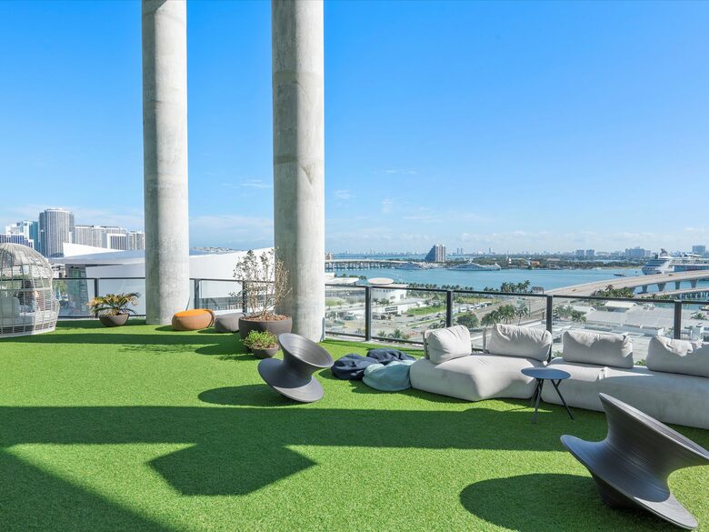 Stylish Miami Apartment with Resort Amenities & Bay Views - Miami, Florida