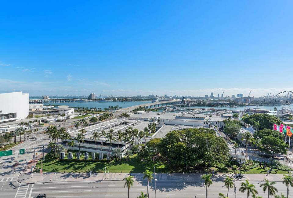 Stylish Miami Apartment with Resort Amenities & Bay Views - Miami, Florida