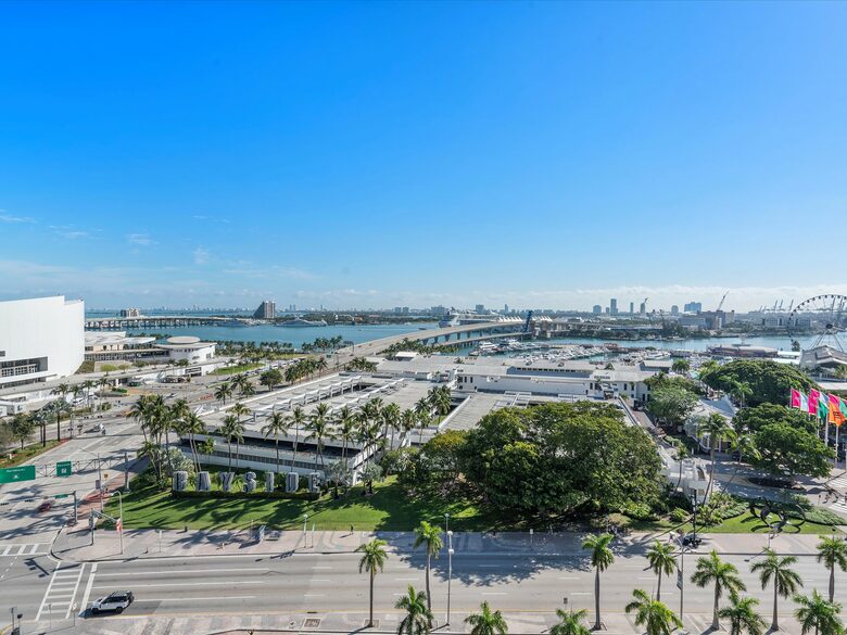 Stylish Miami Apartment with Resort Amenities & Bay Views - Miami, Florida