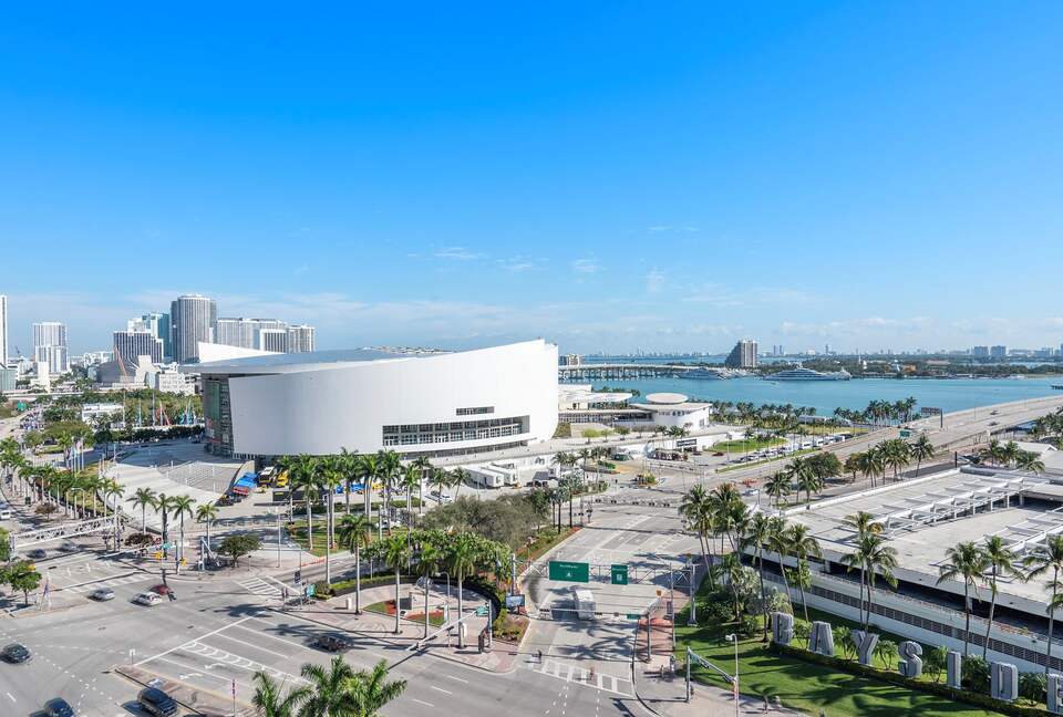 Stylish Miami Apartment with Resort Amenities & Bay Views - Miami, Florida