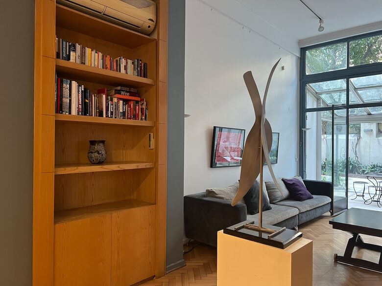 Charming 1950s Retreat with Sunroom & Garden in Retiro - Retiro, Argentina