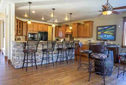 Spacious Buena Vista Escape with Hot Tub & Game Room - Buena Vista, Colorado