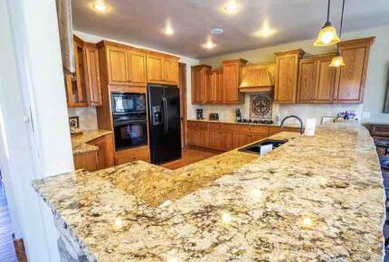 Spacious Buena Vista Escape with Hot Tub & Game Room - Buena Vista, Colorado