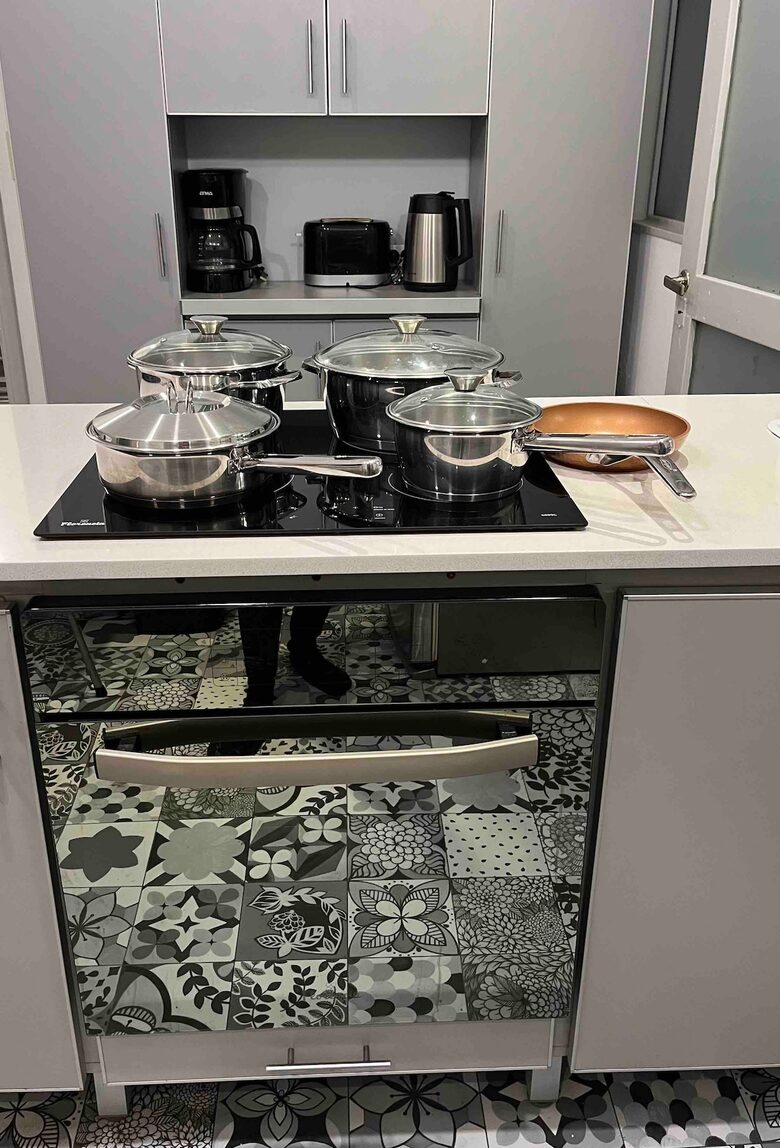 Charming 1950s Retreat with Sunroom & Garden in Retiro - Retiro, Argentina