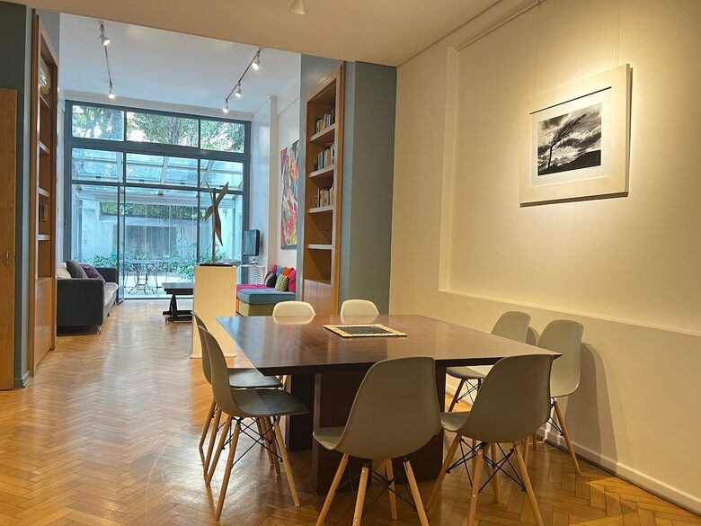 Charming 1950s Retreat with Sunroom & Garden in Retiro - Retiro, Argentina