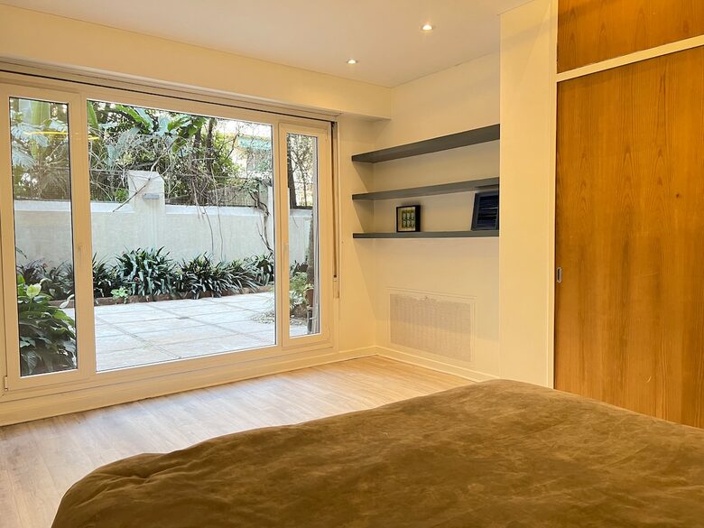 Charming 1950s Retreat with Sunroom & Garden in Retiro - Retiro, Argentina