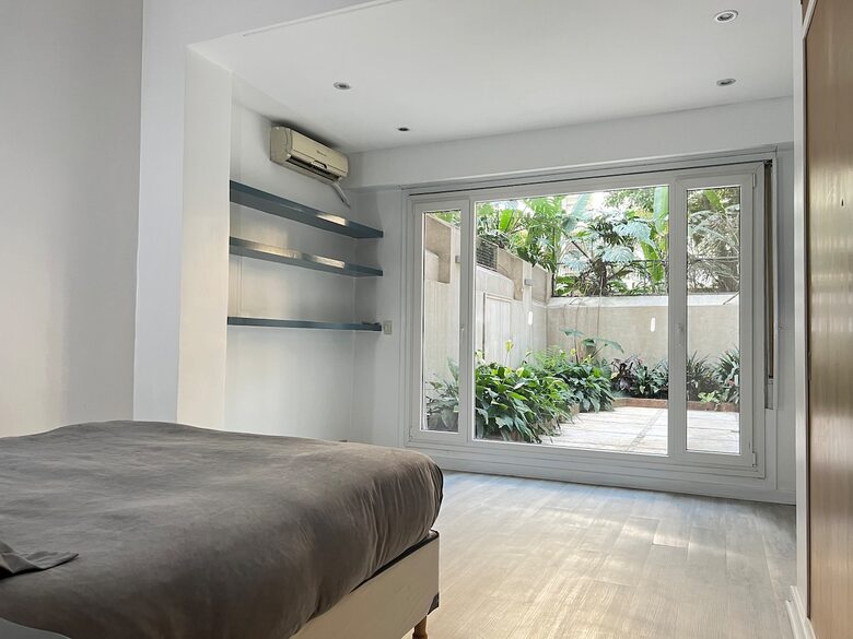 Charming 1950s Retreat with Sunroom & Garden in Retiro - Retiro, Argentina