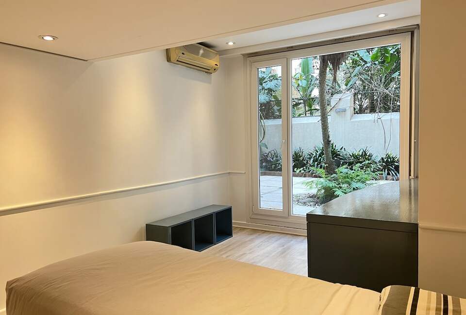 Charming 1950s Retreat with Sunroom & Garden in Retiro - Retiro, Argentina